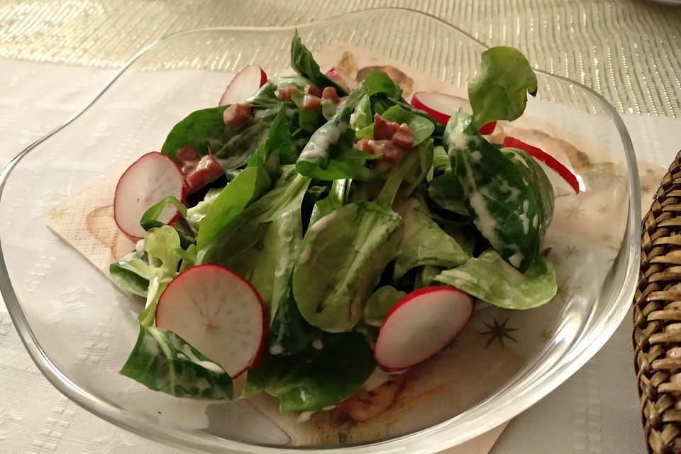 Feldsalat mit Sahne-Speck-Sauce