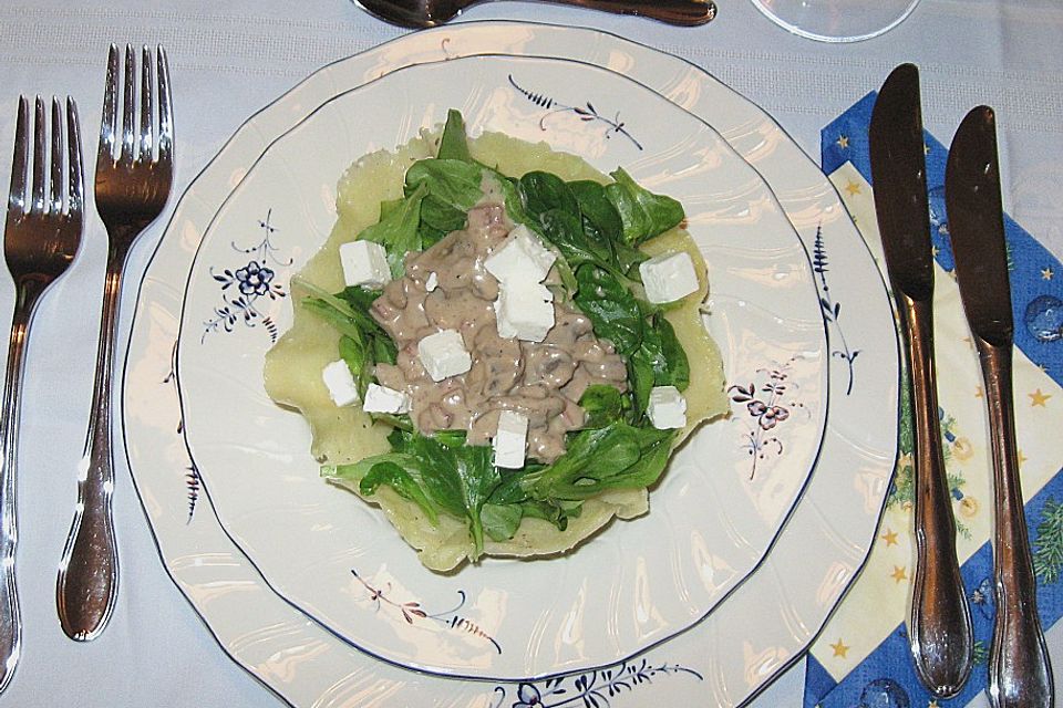 Feldsalat mit Sahne-Speck-Sauce