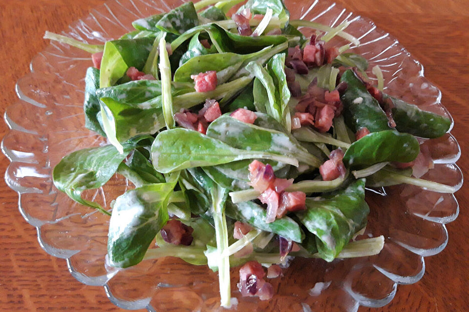 Feldsalat mit Sahne-Speck-Sauce