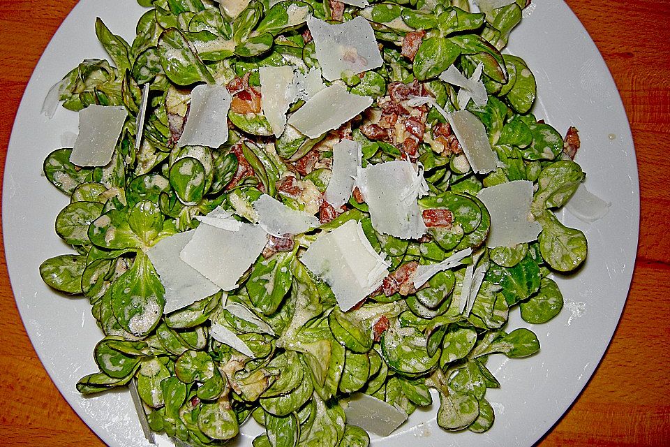 Feldsalat mit Sahne-Speck-Sauce