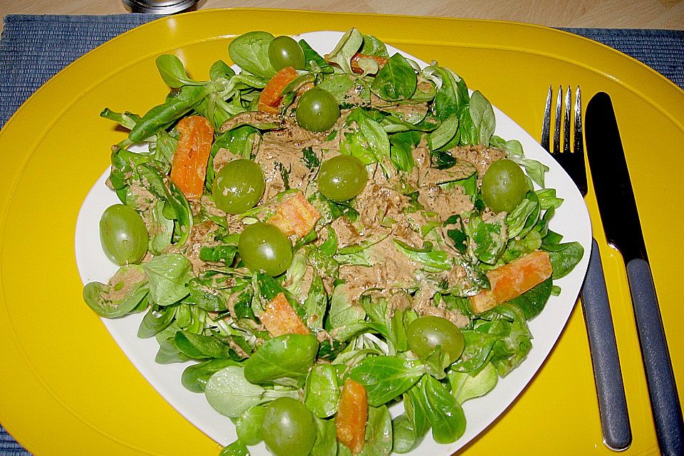 Feldsalat mit Sahne-Speck-Sauce