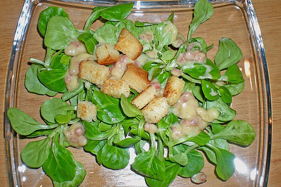 Feldsalat mit Sahne-Speck-Sauce