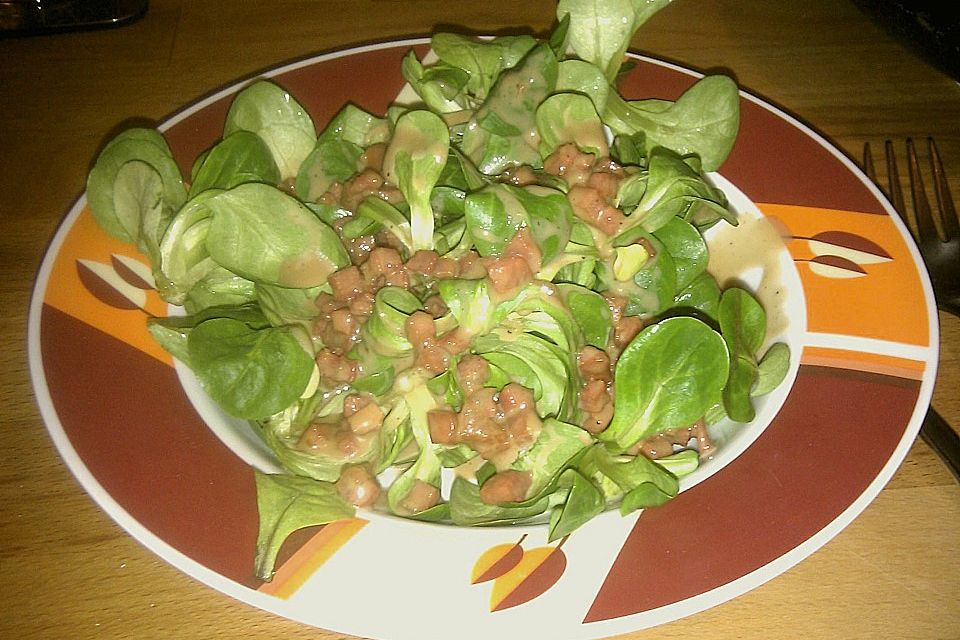 Feldsalat mit Sahne-Speck-Sauce