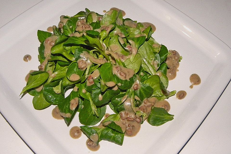 Feldsalat mit Sahne-Speck-Sauce