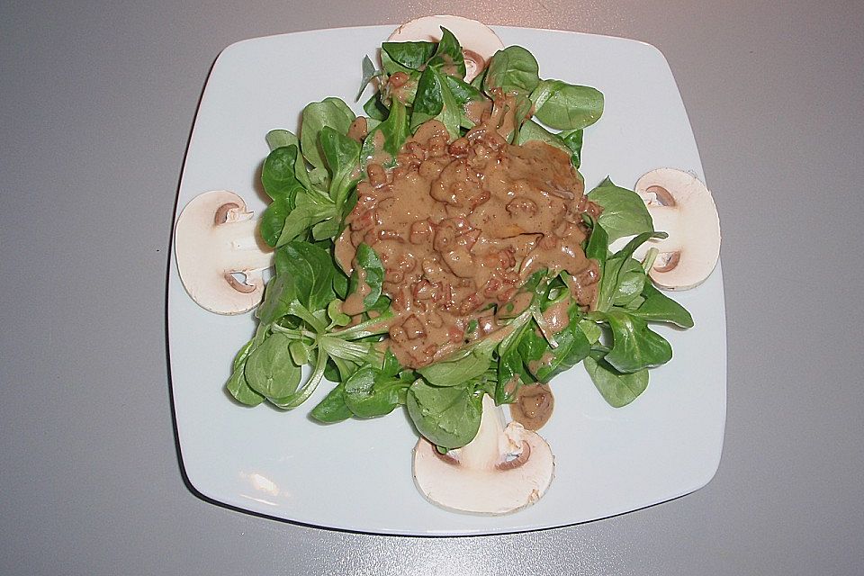 Feldsalat mit Sahne-Speck-Sauce