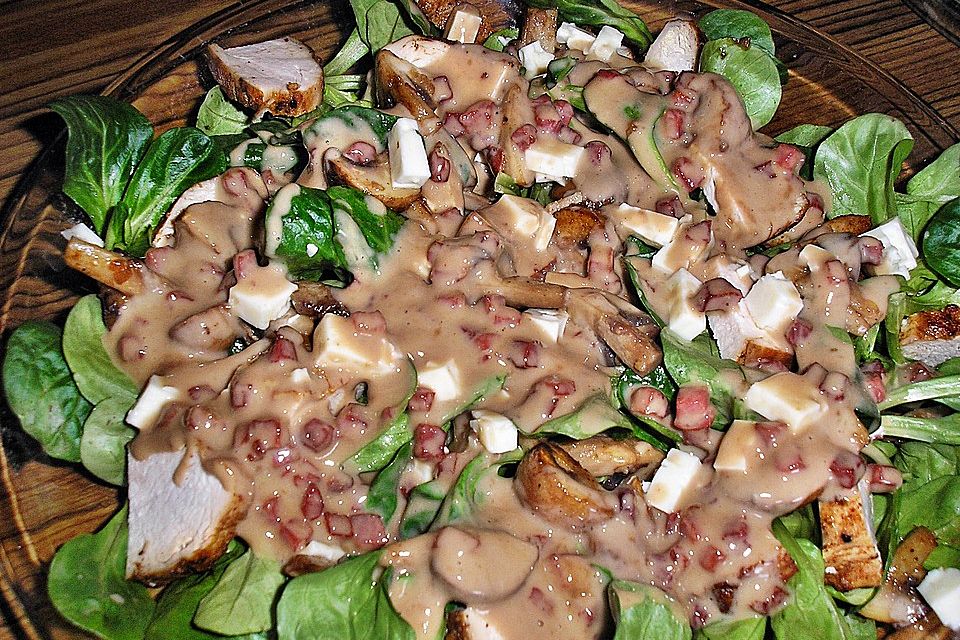 Feldsalat mit Sahne-Speck-Sauce