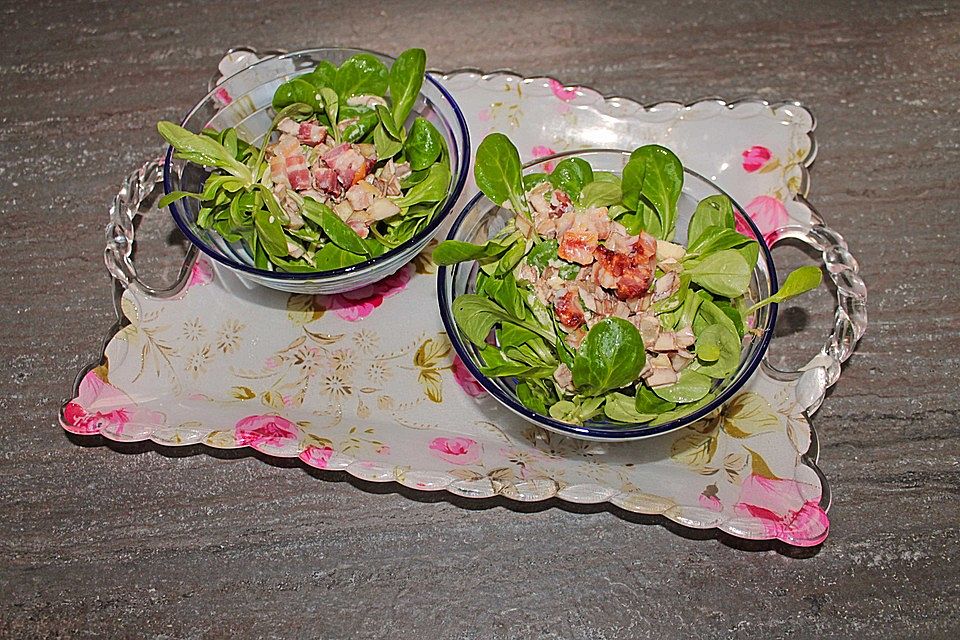 Feldsalat mit Sahne-Speck-Sauce