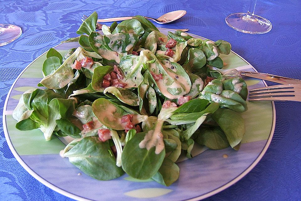 Feldsalat mit Sahne-Speck-Sauce