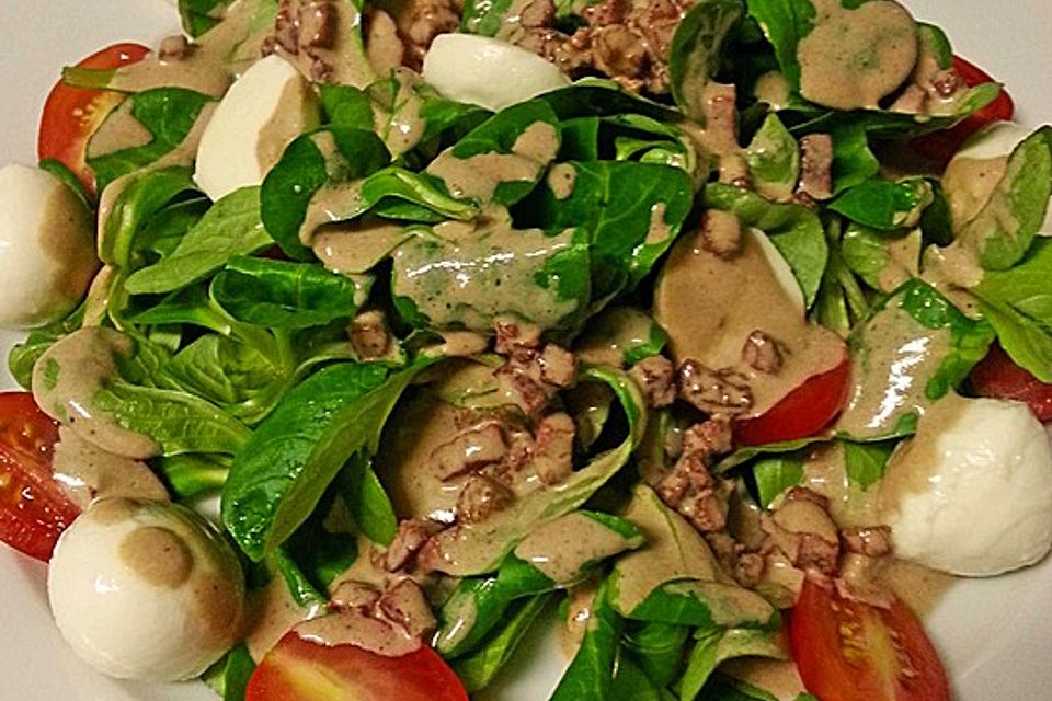 Feldsalat mit Sahne-Speck-Sauce