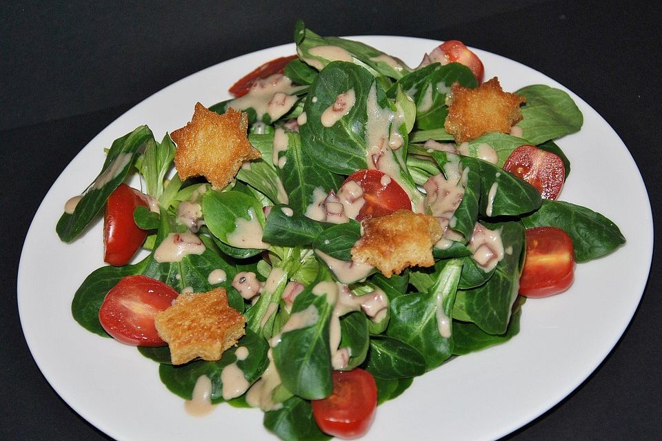 Feldsalat mit Sahne-Speck-Sauce