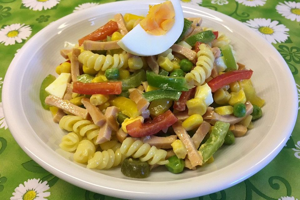 Wurstsalat mit Nudeln