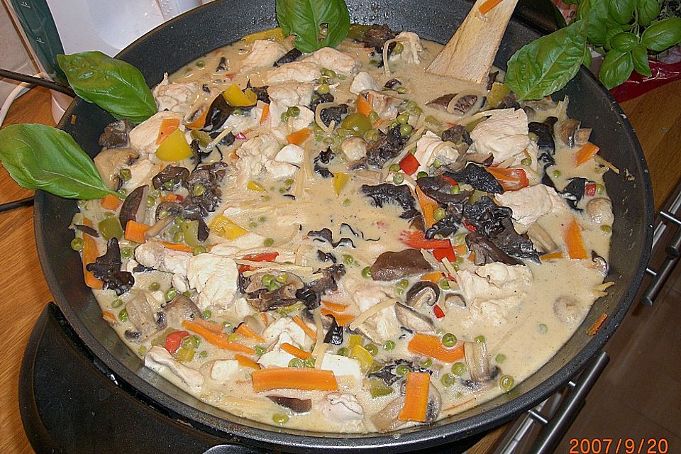 Rotes Hähnchencurry