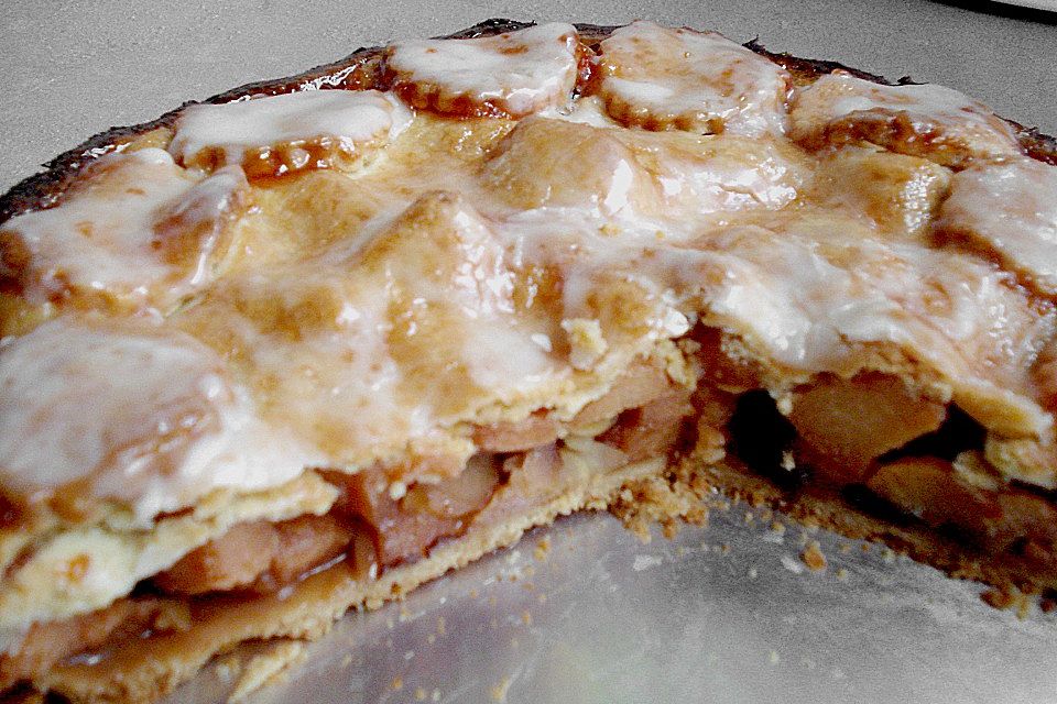 Gedeckter Quittenkuchen