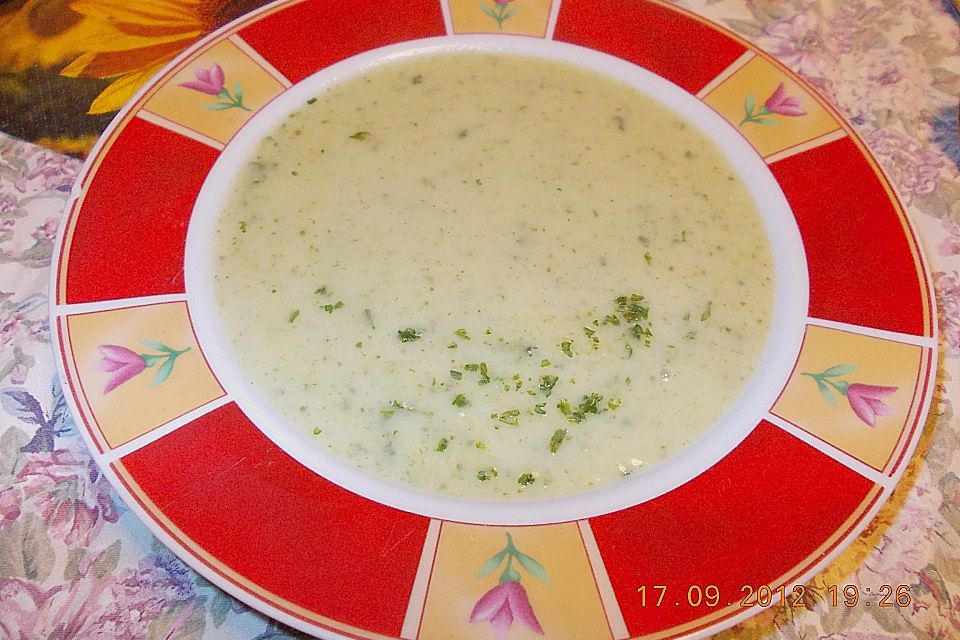 Kohlrabi-Petersilien-Suppe Kohlrabi-Petersilien-Suppe