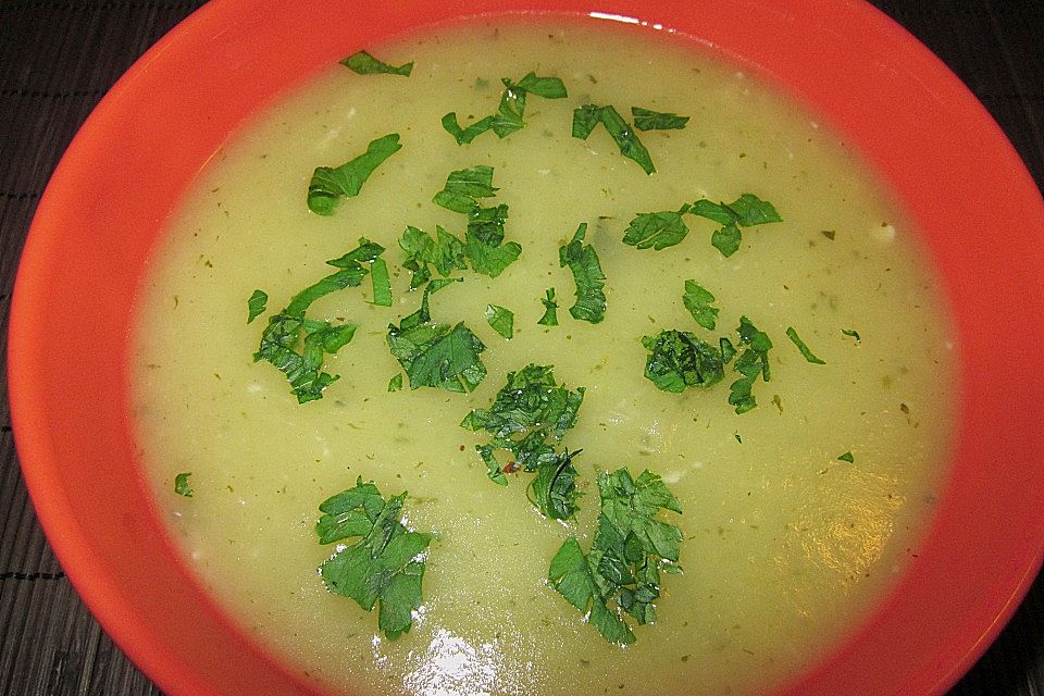 Kohlrabi-Petersilien-Suppe Kohlrabi-Petersilien-Suppe