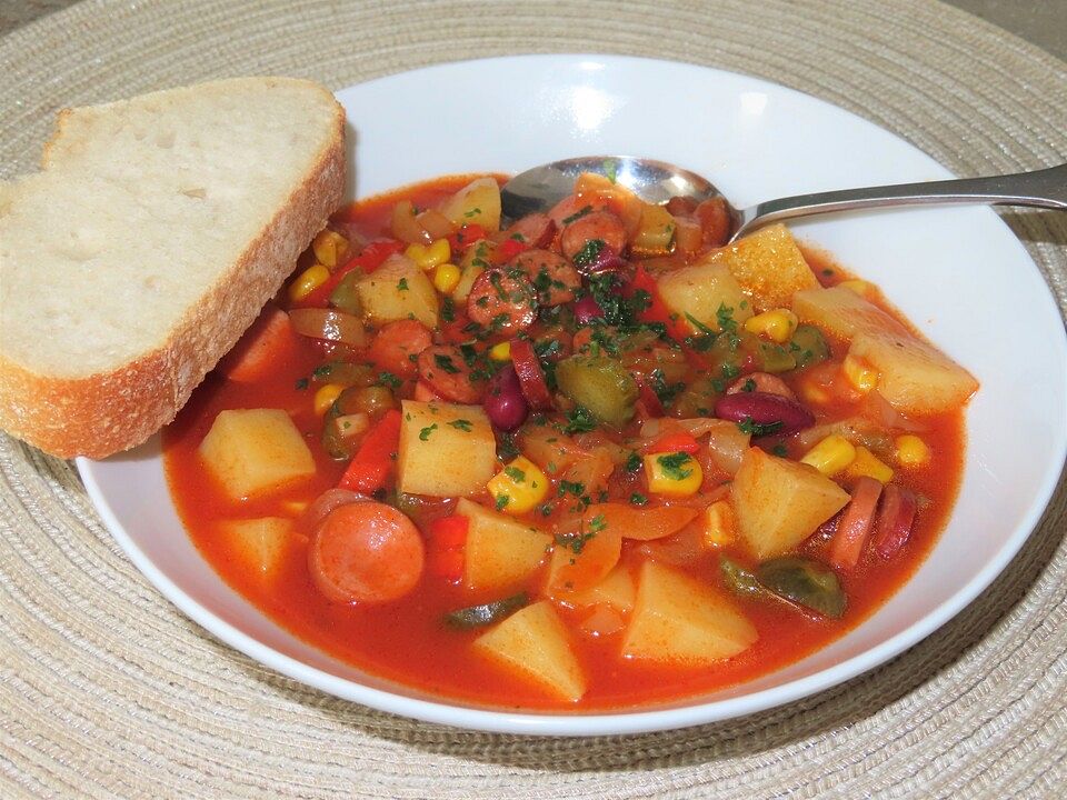 Gulaschsuppe mit Würstchen von Sandybee| Chefkoch