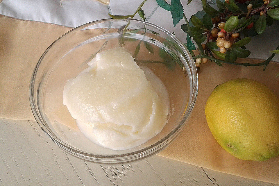 Zitroneneis mit Limoncello