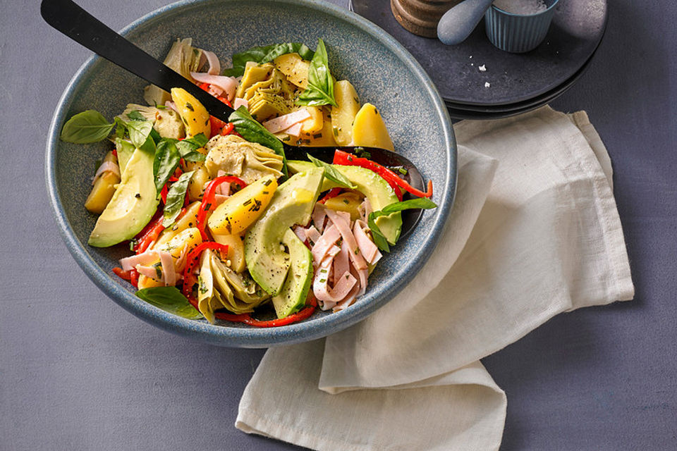 Kartoffelsalat mit Artischocken und Avocado