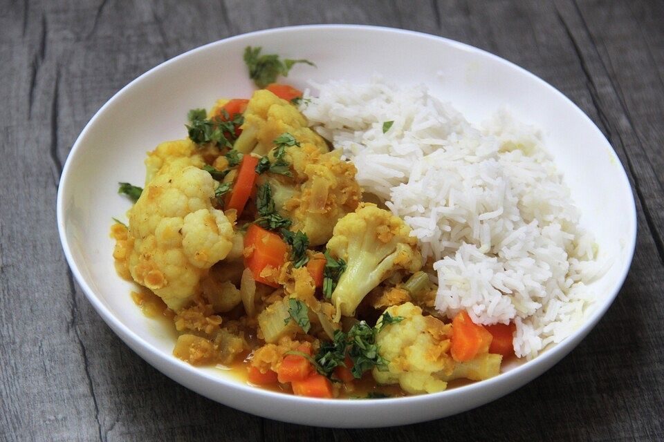 Blumenkohl-Möhren-Curry mit roten Linsen