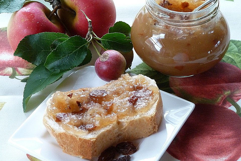 Bratapfelmarmelade mit Rosinen und Zimt