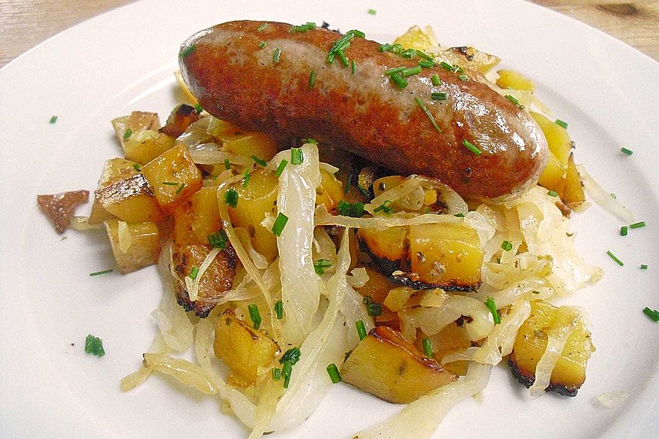 Bratwurst - Kartoffelpfanne mit Kohl