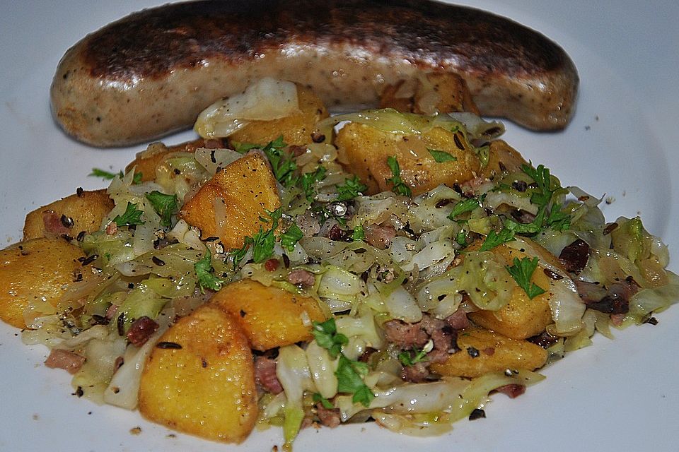 Bratwurst - Kartoffelpfanne mit Kohl