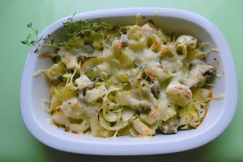 Lauchzwiebeln überbacken mit Champignon