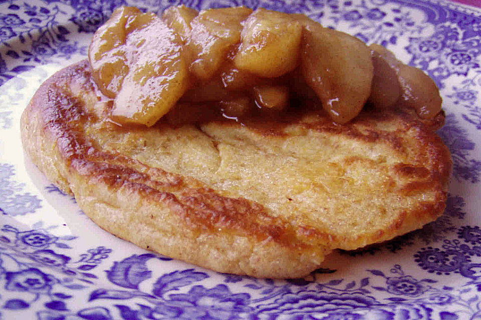 Maisgrieß - Pfannküchlein mit Sauerkirschen