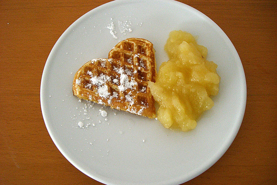 Maisgrieß - Pfannküchlein mit Sauerkirschen