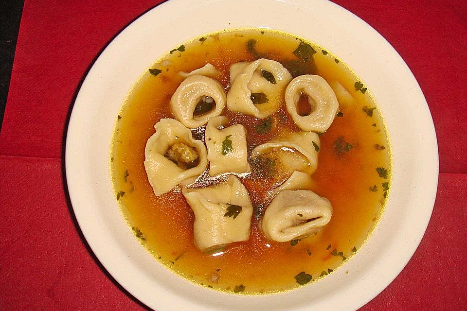 Tortellini ripieni di mozzarella e spinaci