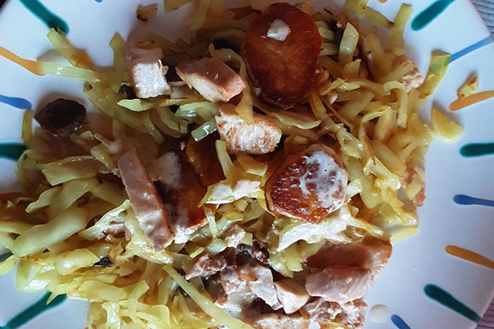 Fischpfanne mit Weißkraut und Kartoffeltalern