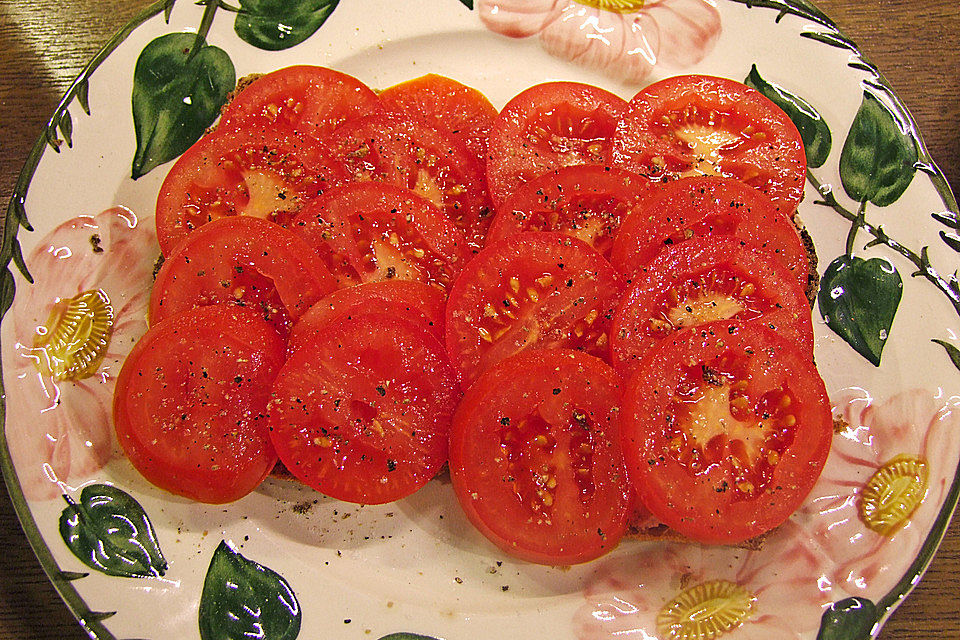 Tomatenbrot mit Spiegelei