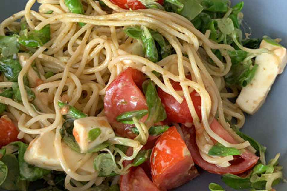 Spaghetti - Feldsalat mit Tomate und Balsamico