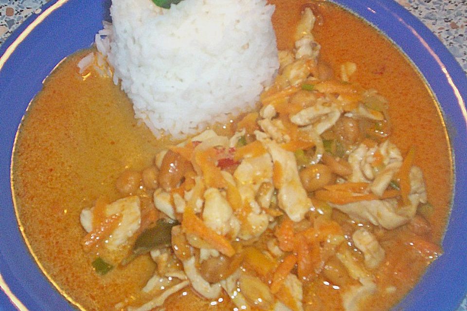 Dickes Thai - Hühnercurry mit Erdnusssauce