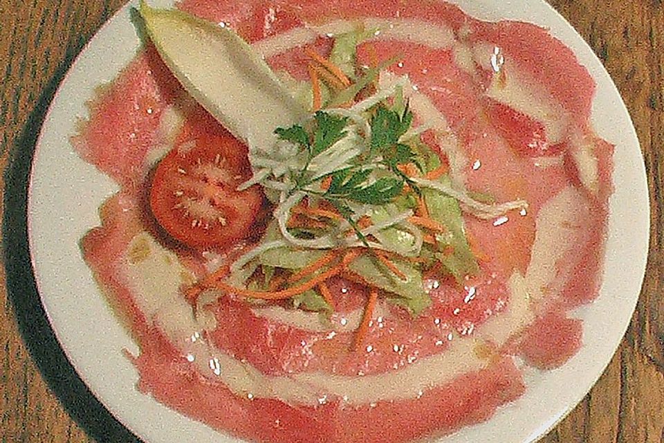 Thunfischcarpaccio mit Olivenöl - Limettensauce und Parmesancreme