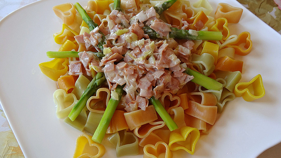 Nudeln mit grünem Spargel und Ziegenkäsesauce von Eri77 Nudeln mit grünem Spargel und Ziegenkäsesauce von Eri77