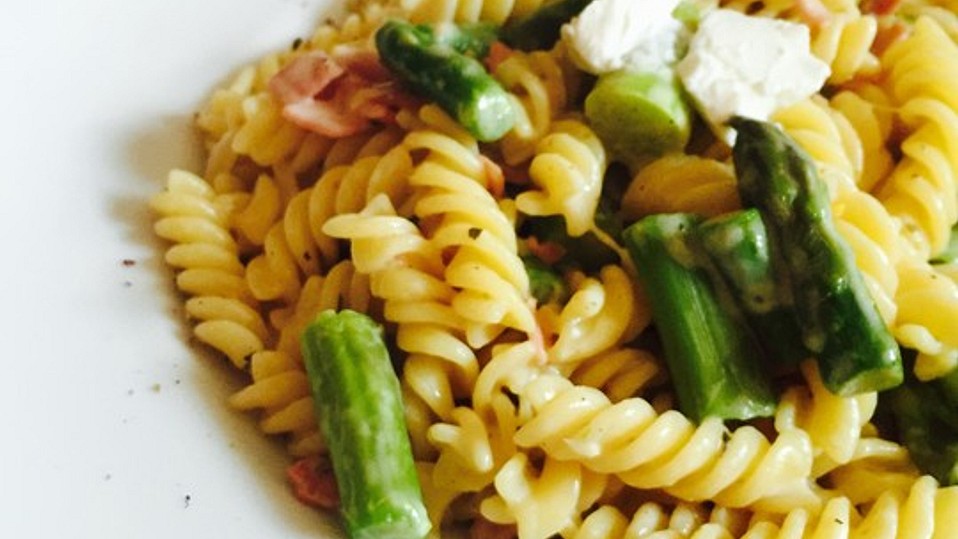 Nudeln mit grünem Spargel und Ziegenkäsesauce von Eri77 Nudeln mit grünem Spargel und Ziegenkäsesauce von Eri77