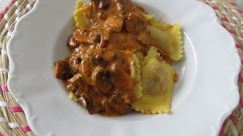 Ravioli mit Champignon - Rahm - Sauce von Rattenliebhaberin