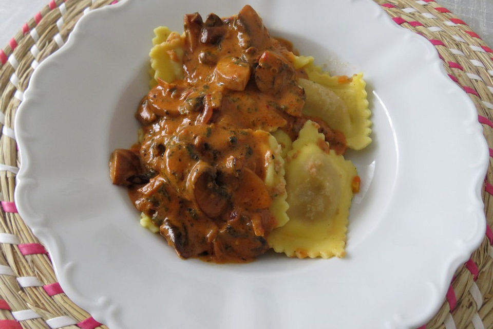 Ravioli mit Champignon - Rahm - Sauce