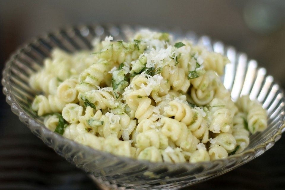 Nudelsalat mit Pesto