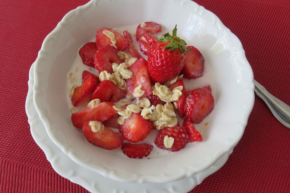 Erdbeeren mit Haferflocken