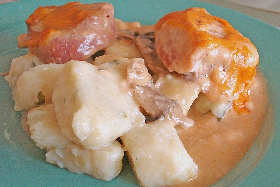 Schweinefilet überbacken, in rosa Sauce