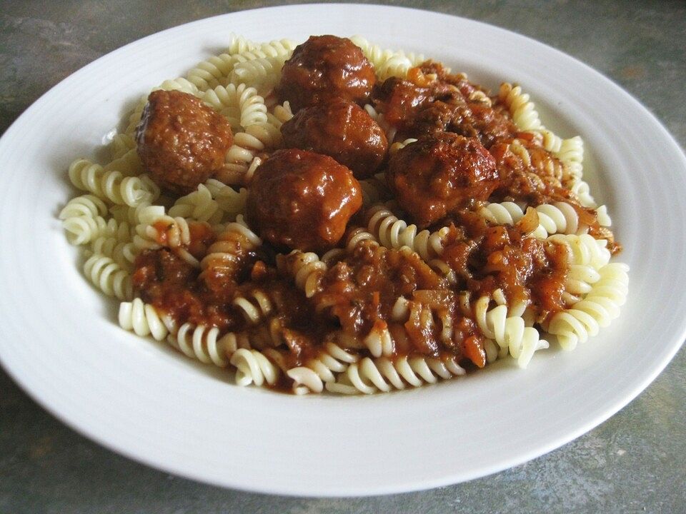 Nudeln mit roter Soße und Hackbällchen von Schaxeline| Chefkoch Nudeln mit roter Soße und Hackbällchen von Schaxeline| Chefkoch