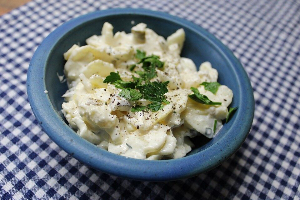 Kartoffelsalat mit Joghurt und Schmand