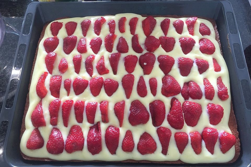 Erdbeerkuchen mit Vanillepudding