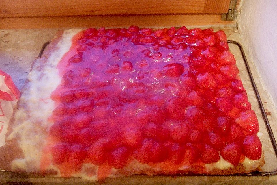 Erdbeerkuchen mit Vanillepudding