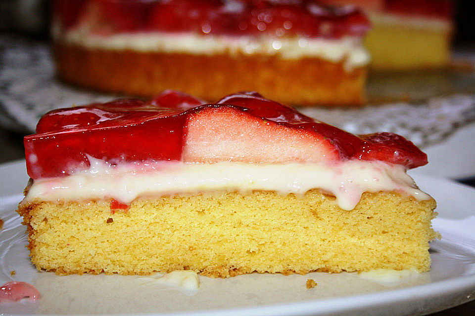 Erdbeerkuchen mit Vanillepudding