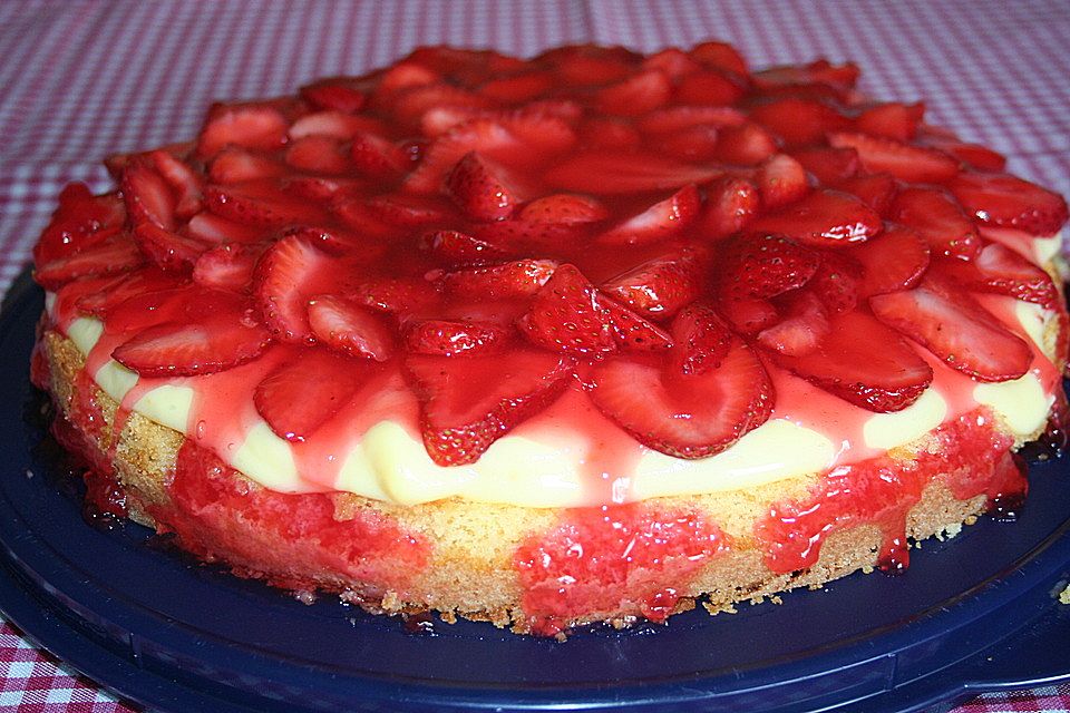 Erdbeerkuchen mit Vanillepudding