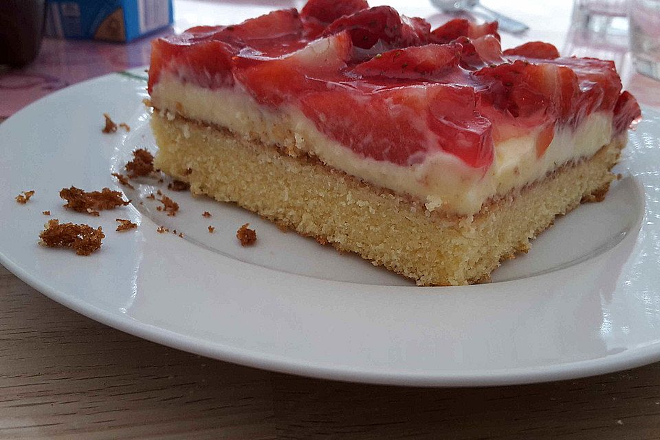 Erdbeerkuchen mit Vanillepudding