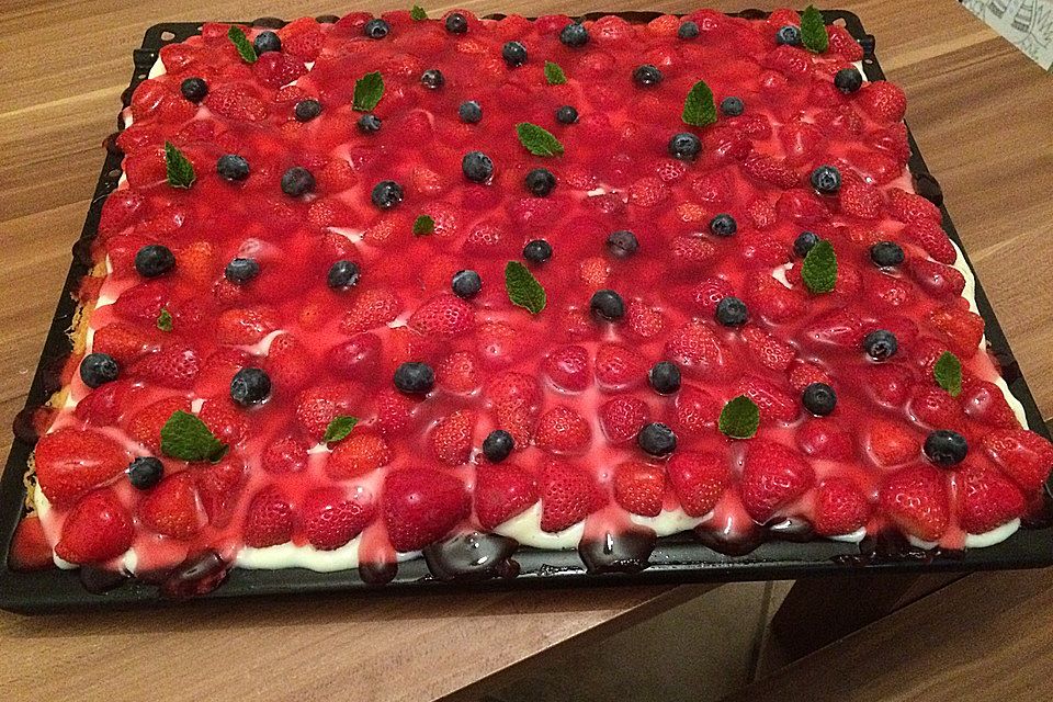 Erdbeerkuchen mit Vanillepudding